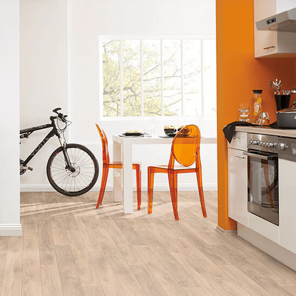 Blonde Oak - Supernatural Classic 8mm Laminate Flooring (344920) - Image 6