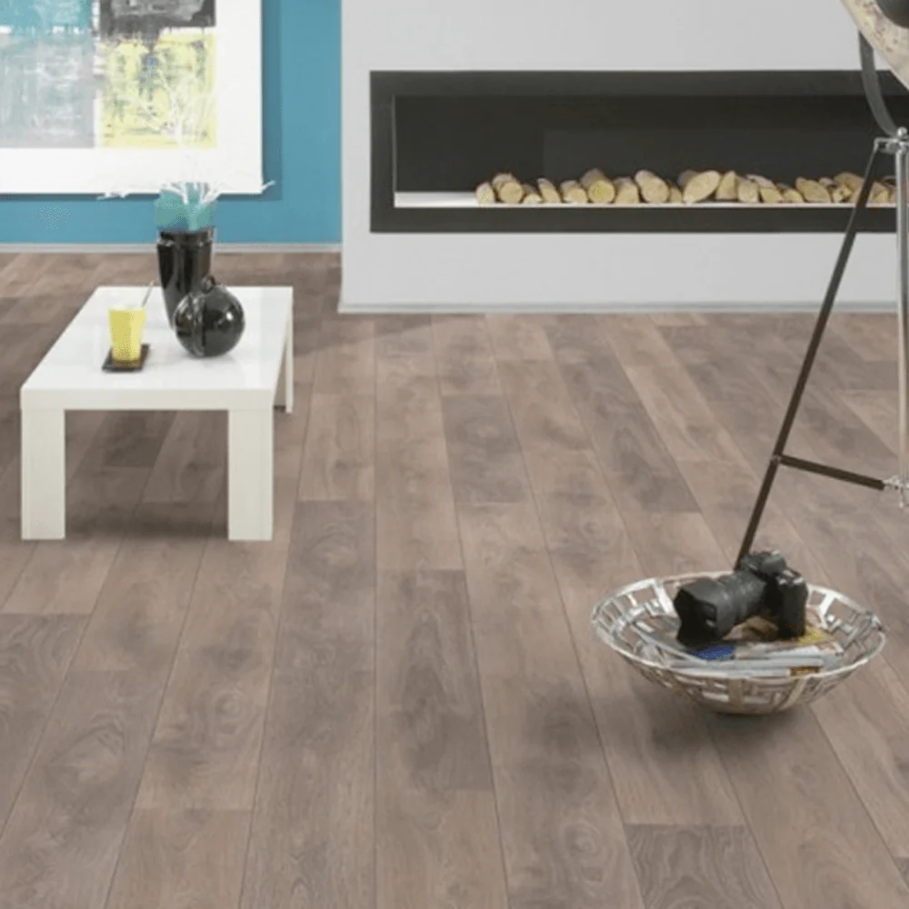 Castle Oak - Supernatural Classic 8mm Embossed Laminate Flooring (122696) - Image 3