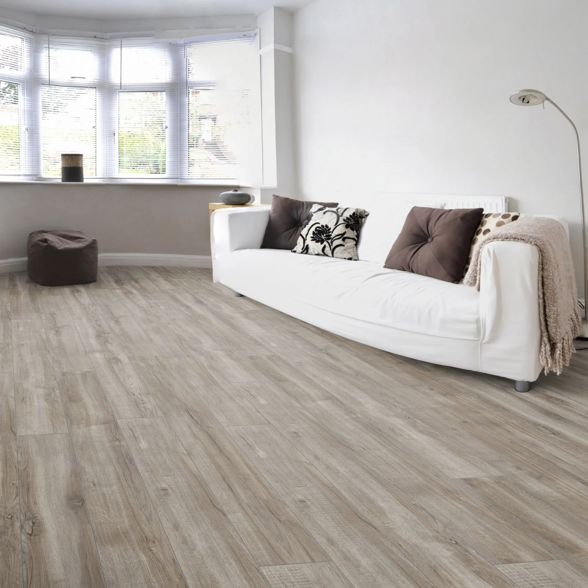 Montmelo Silver Oak - Amazone 10mm Laminate Flooring (54211) - Image 6