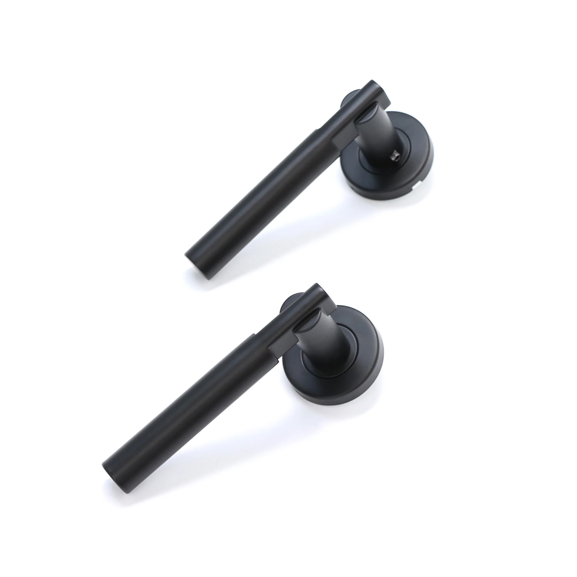 Superior Titan Lever on Round Rose Bathroom Handle Set - Matt Black (123510) - Image 4