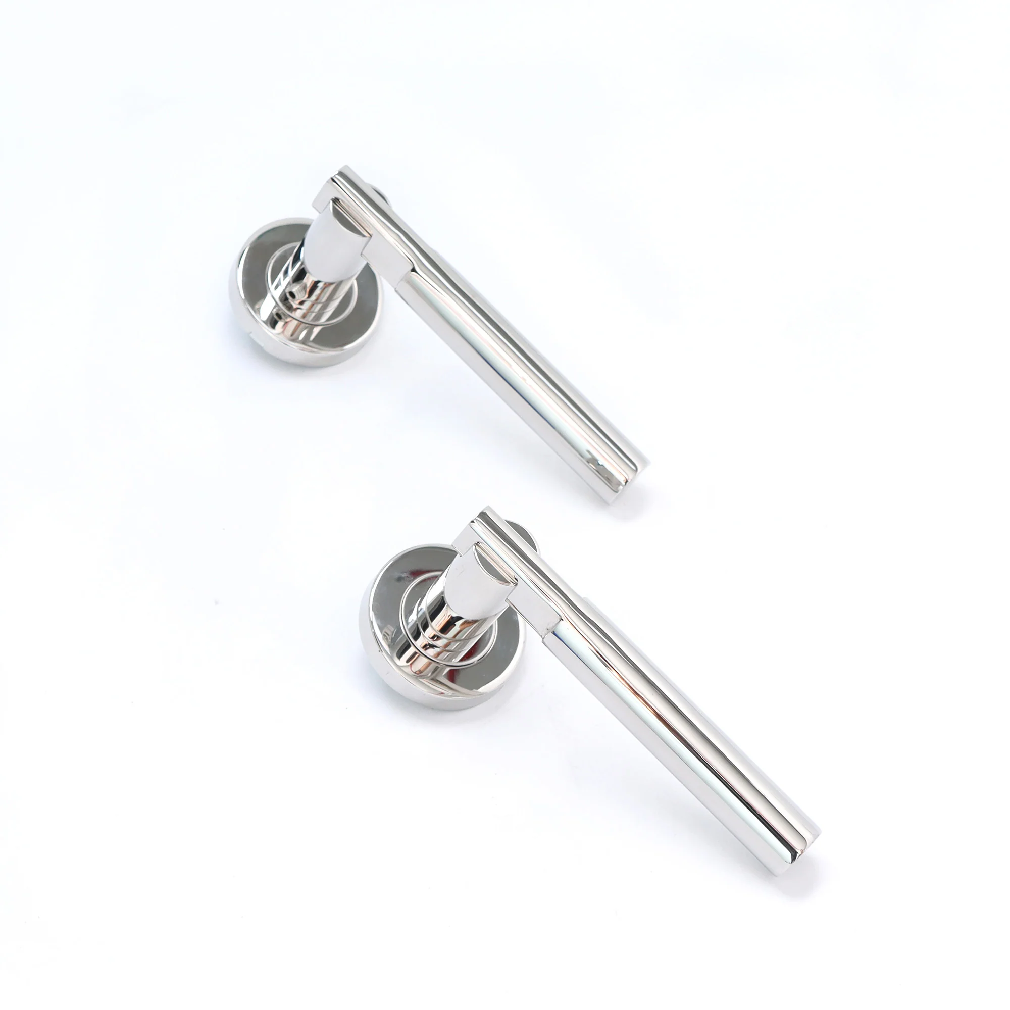 Superior Titan Lever on Round Rose Bathroom Handle Set - Polished Stainless Steel (123509) - Image 4